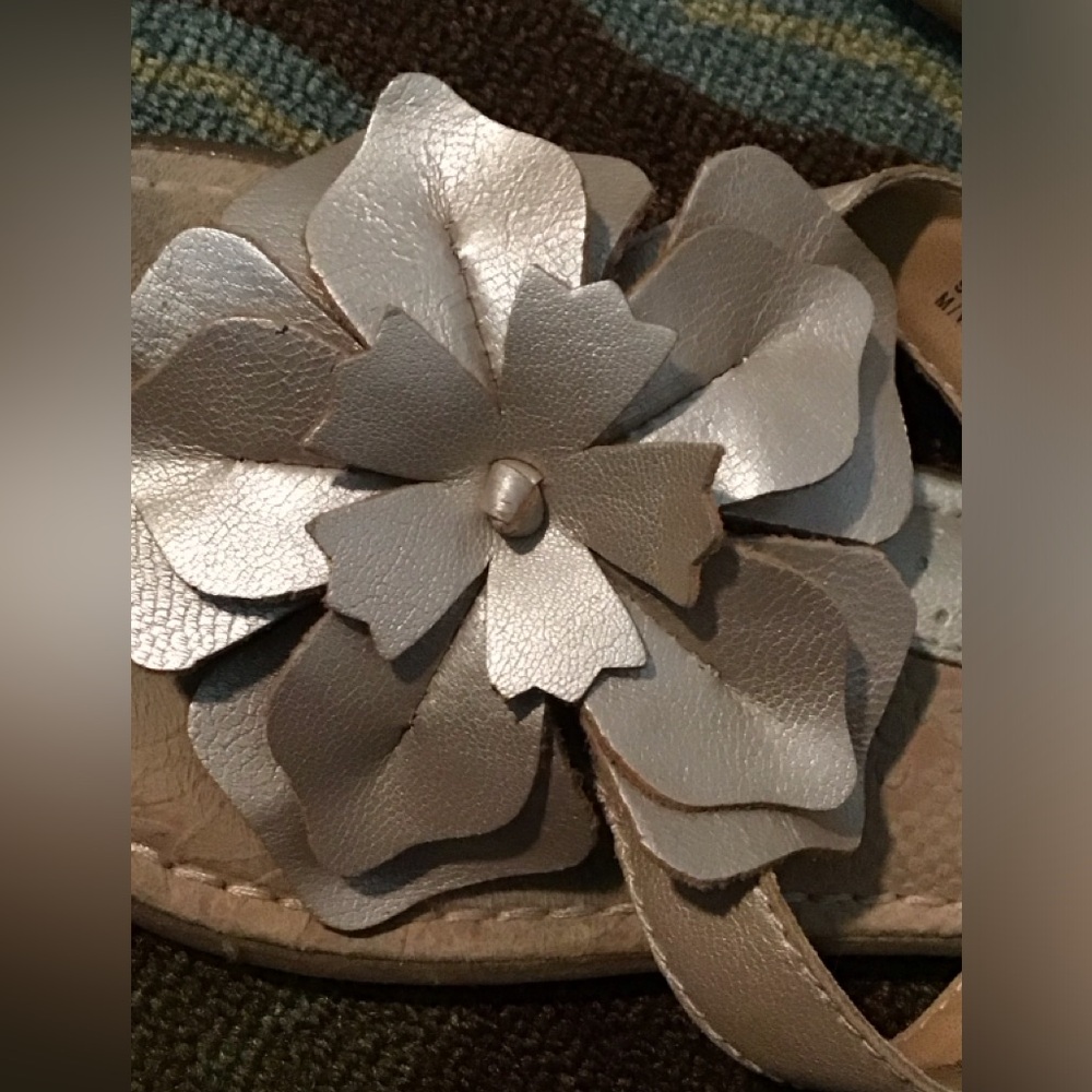 Born Beige Gold Leather Flower Flip Flop 9 - Picture 7 of 7